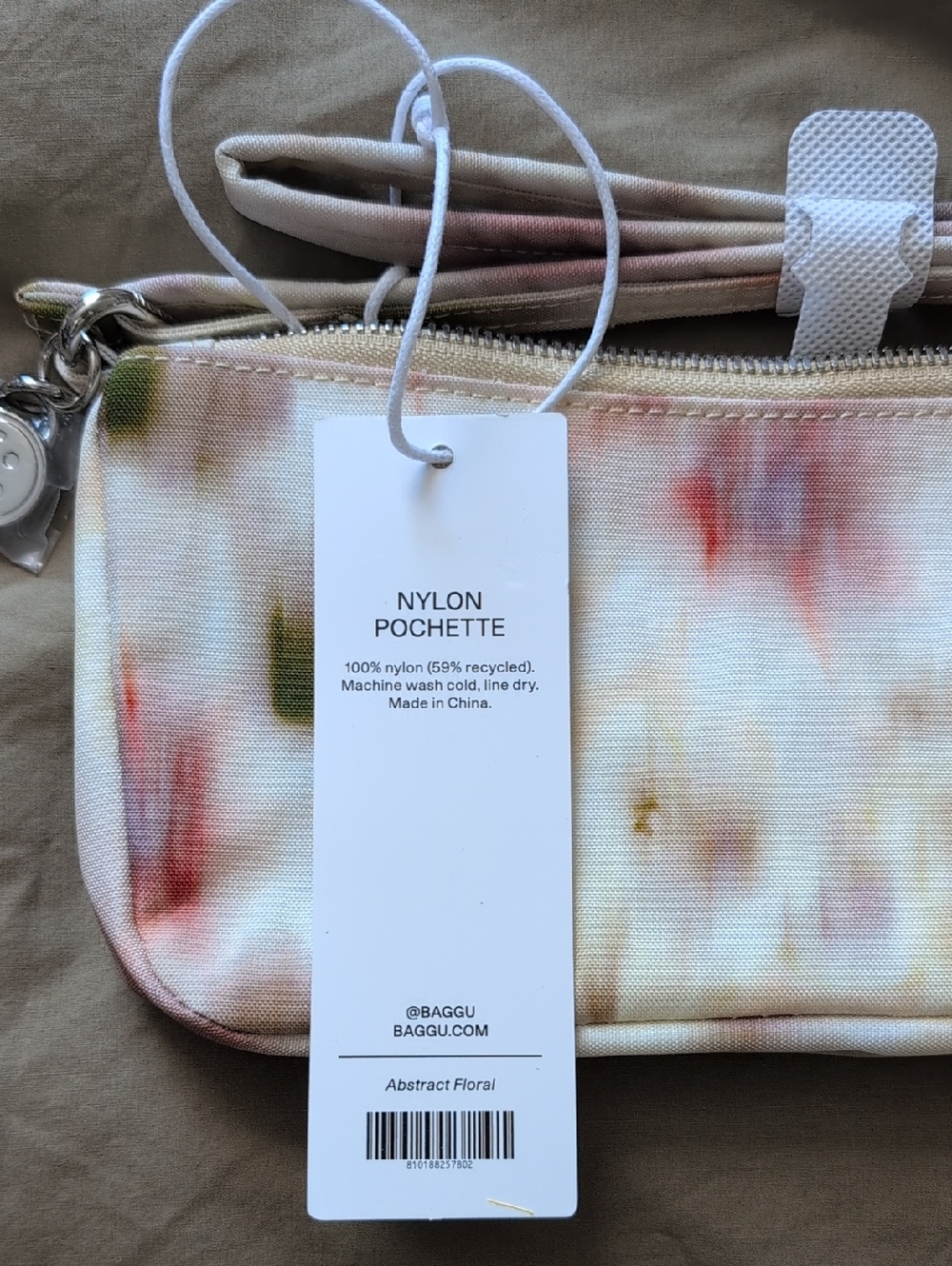 BAGGU Nylon Pochette in Abstract Floral - Picture 2 of 5